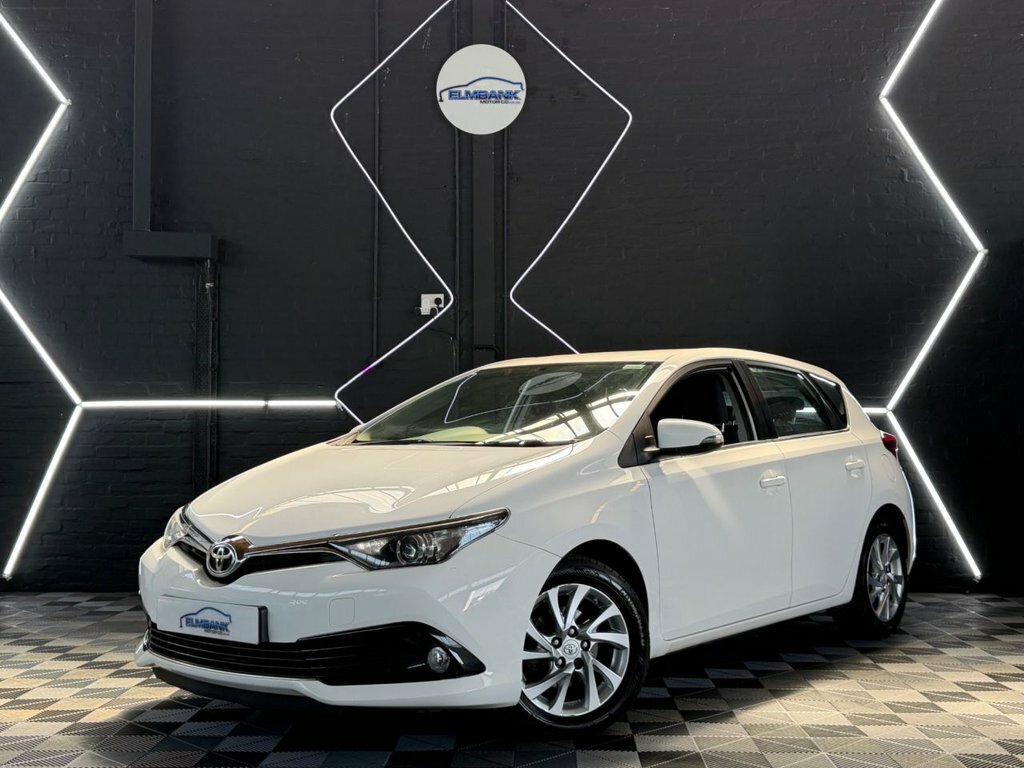 Toyota Auris 1.6L Icon White