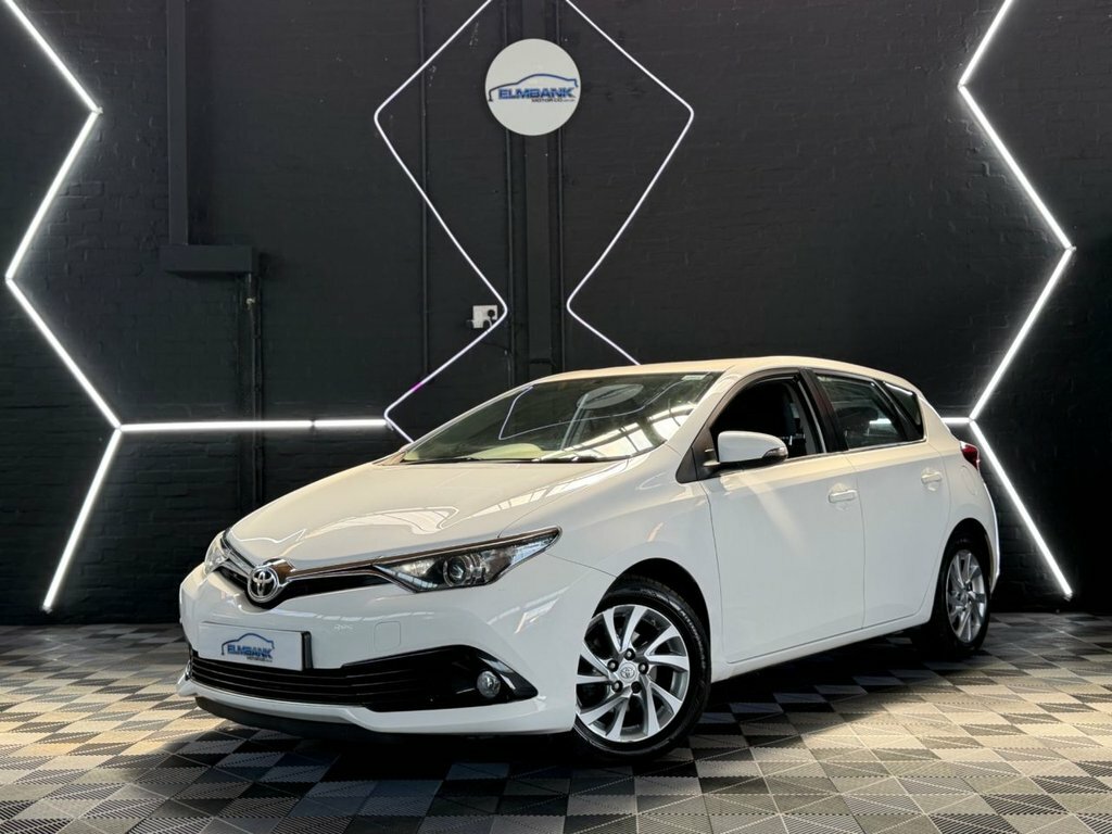 Toyota Auris 1.6L Icon White #5