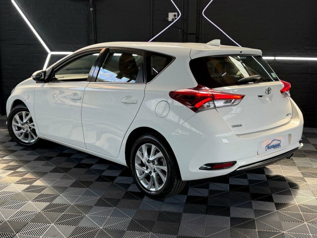 Toyota Auris 1.6L Icon White #3