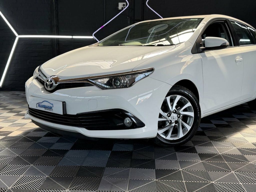 Toyota Auris 1.6L Icon White #6
