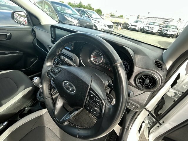 Hyundai I10 1.2 Se Connect Hatchback Euro NJ21UTE White #2