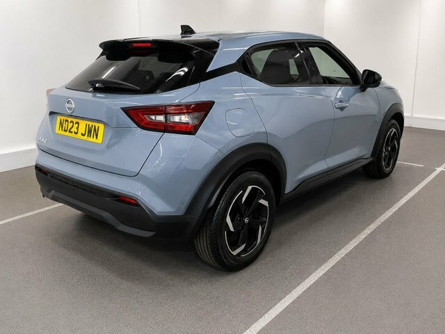 Nissan Juke N-connecta Red #8
