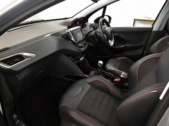 Peugeot 2008 Suv 1.2 Puretech Gt Line 2017 Red #7