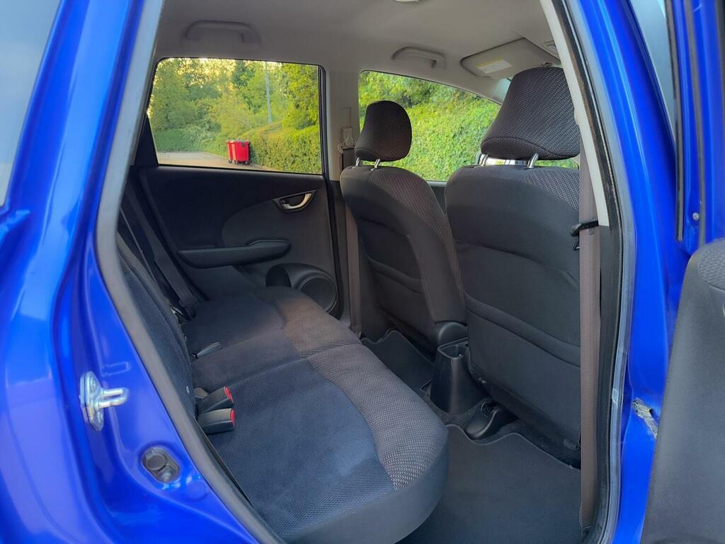 Honda Jazz Honda Hatchback 1.4 I-vtec Es Plus Cvt Silver #28