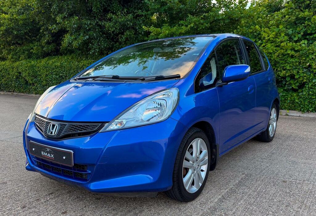 Honda Jazz Honda Hatchback 1.4 I-vtec Es Plus Cvt Silver #14