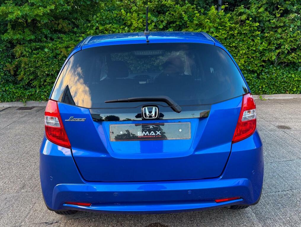 Honda Jazz Honda Hatchback 1.4 I-vtec Es Plus Cvt Silver #22