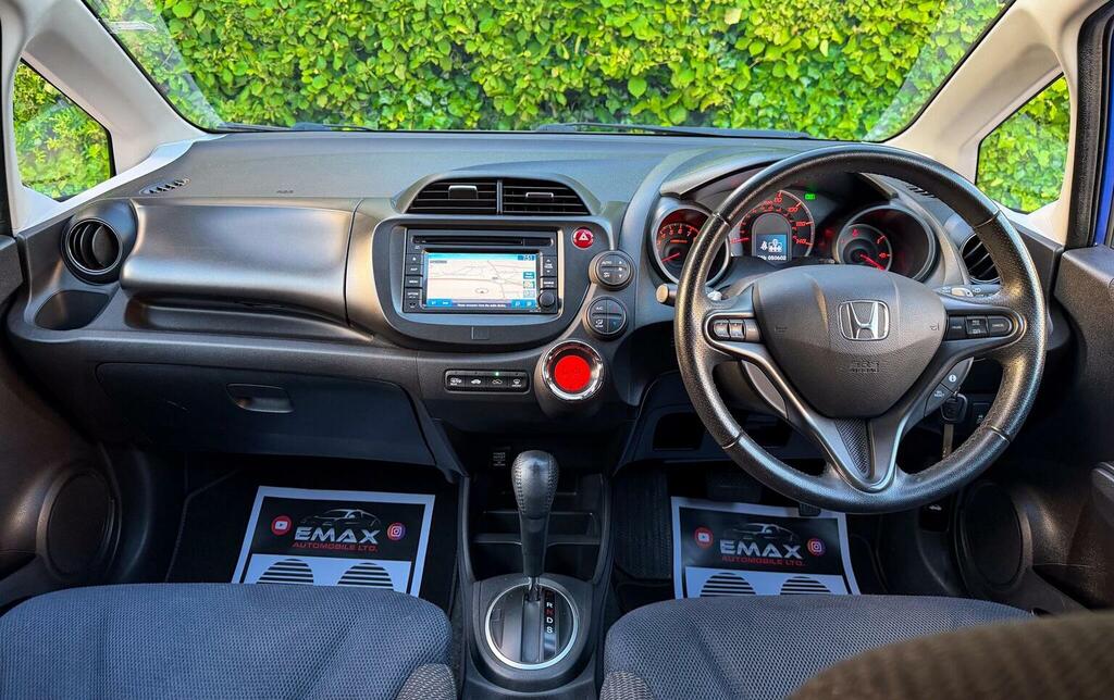 Honda Jazz Honda Hatchback 1.4 I-vtec Es Plus Cvt Silver #11