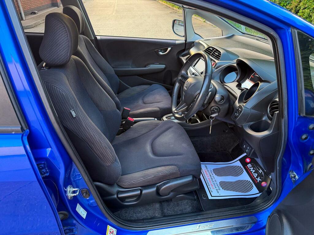 Honda Jazz Honda Hatchback 1.4 I-vtec Es Plus Cvt Silver #27