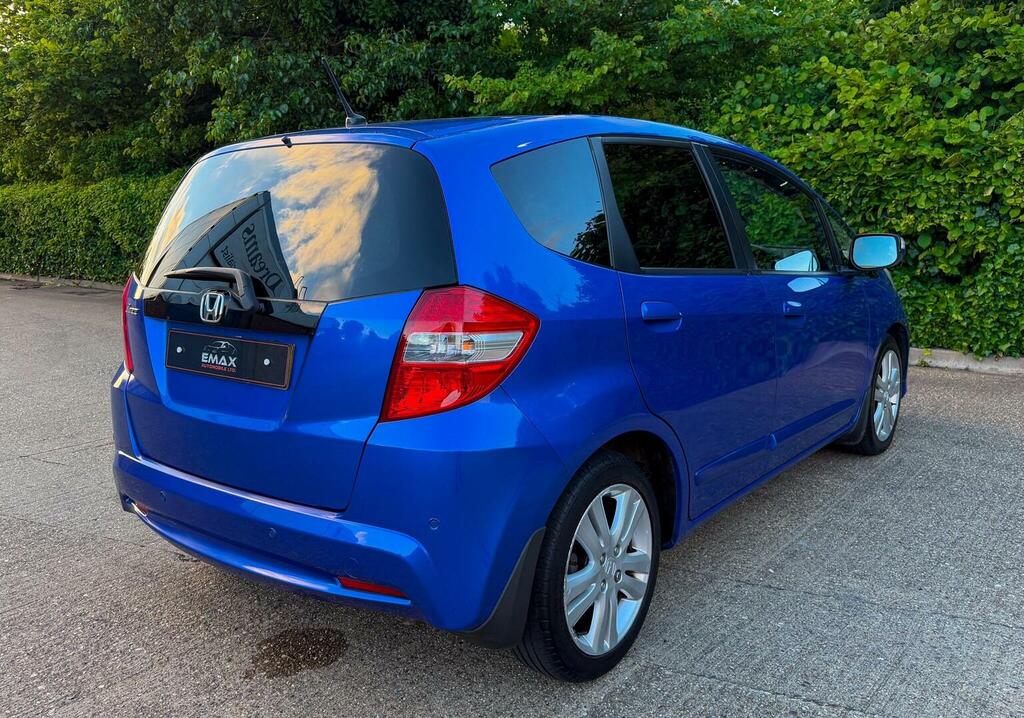 Honda Jazz Honda Hatchback 1.4 I-vtec Es Plus Cvt Silver #23