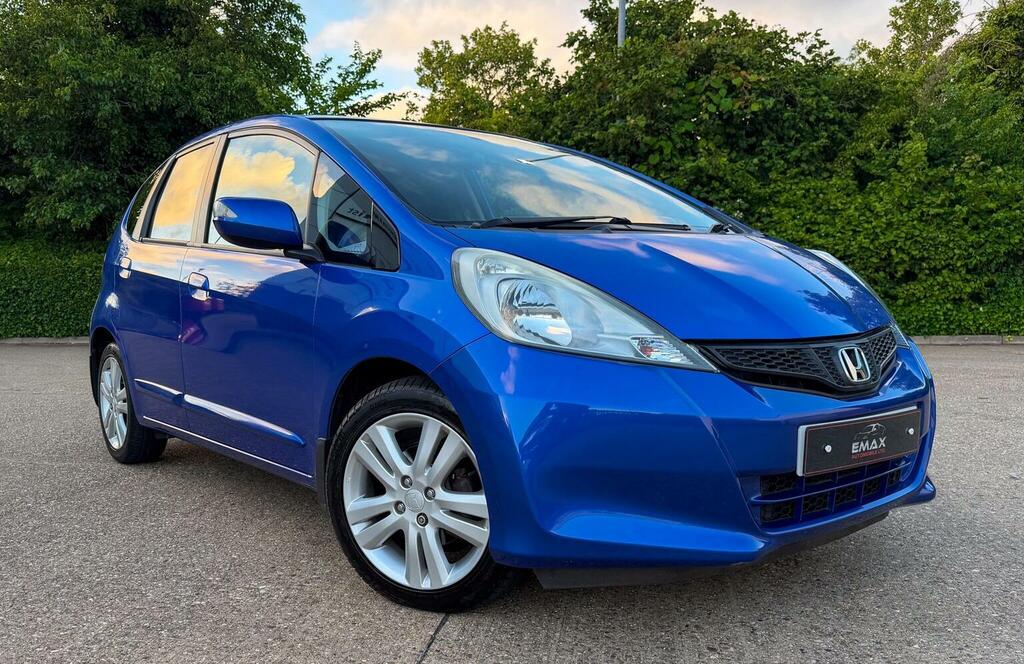 Honda Jazz Honda Hatchback 1.4 I-vtec Es Plus Cvt Silver #13