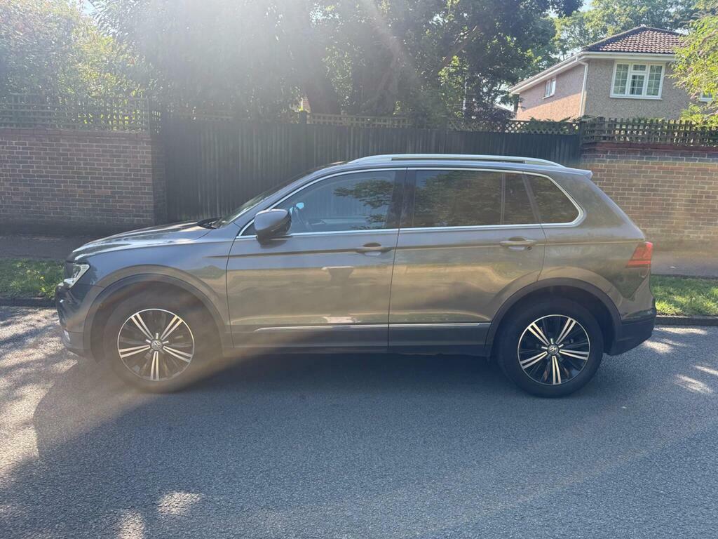 Volkswagen Tiguan 2.0 Tdi Bluemotion Tech Se Navigation 4Motion Euro Grey #5