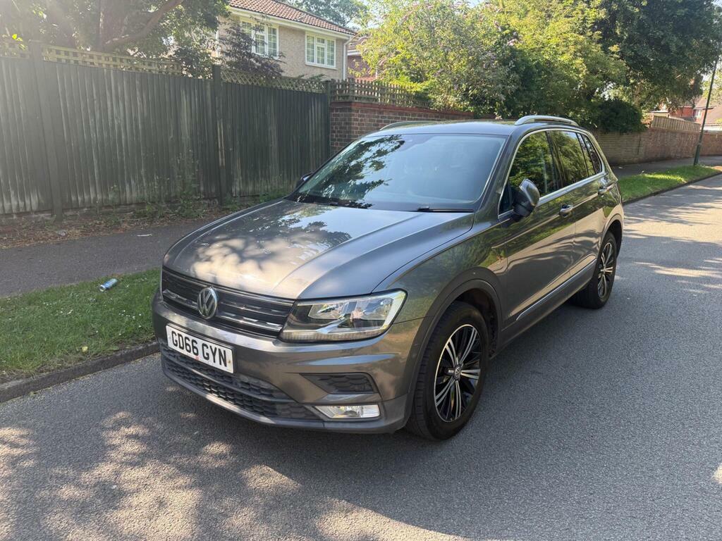 Volkswagen Tiguan 2.0 Tdi Bluemotion Tech Se Navigation 4Motion Euro Grey #3