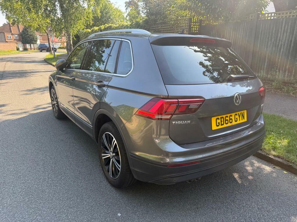 Volkswagen Tiguan 2.0 Tdi Bluemotion Tech Se Navigation 4Motion Euro Grey #4