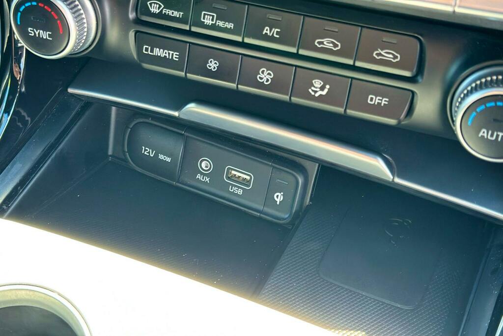 Kia Stinger White #21