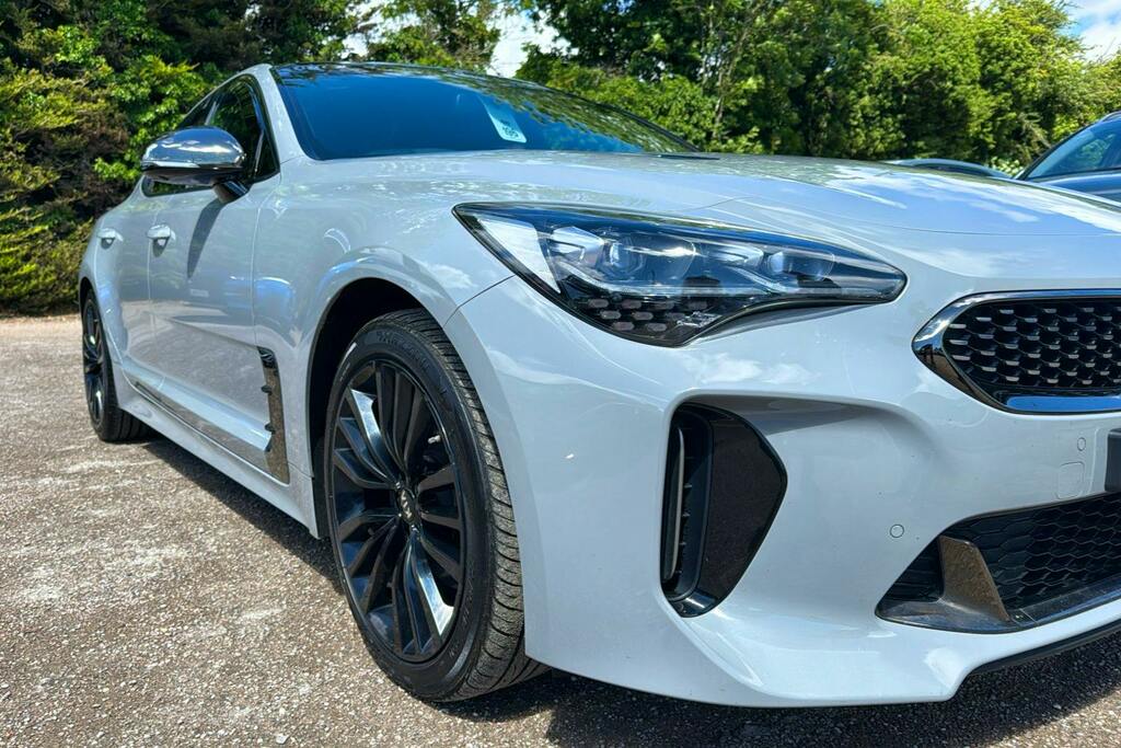 Kia Stinger White #31