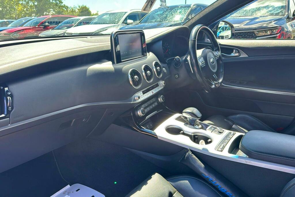 Kia Stinger White #10