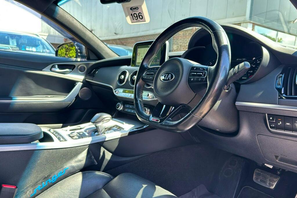 Kia Stinger White #9