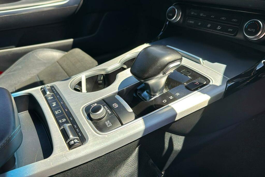 Kia Stinger White #12