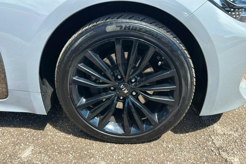 Kia Stinger White #25