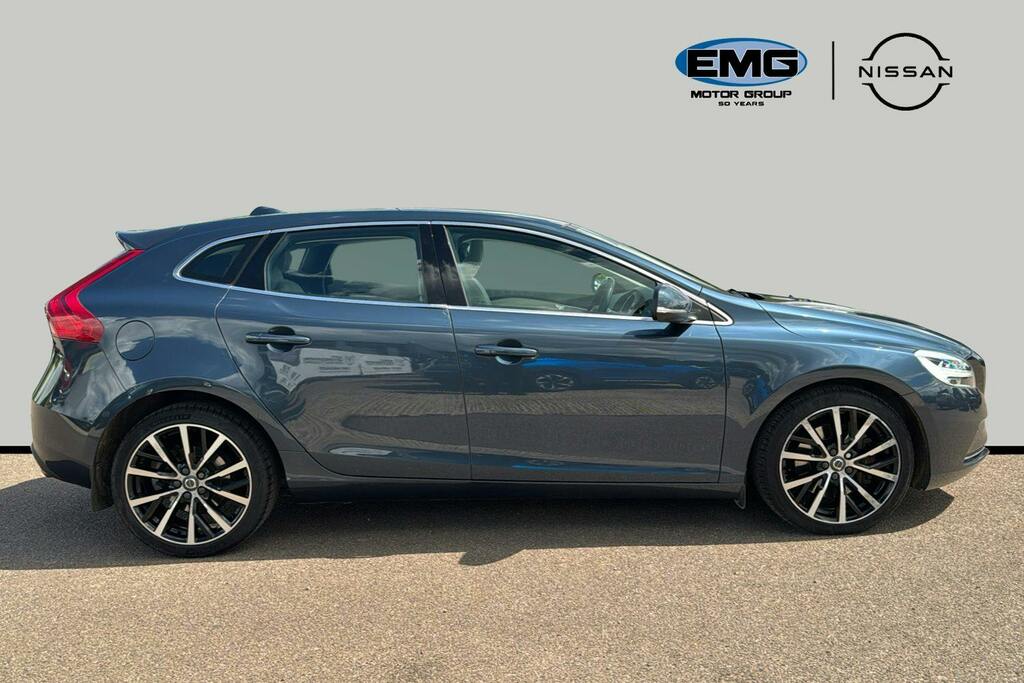 Volvo V40 1.5 T3 Inscription Hatchback Ss AE18WGZ Blue #3