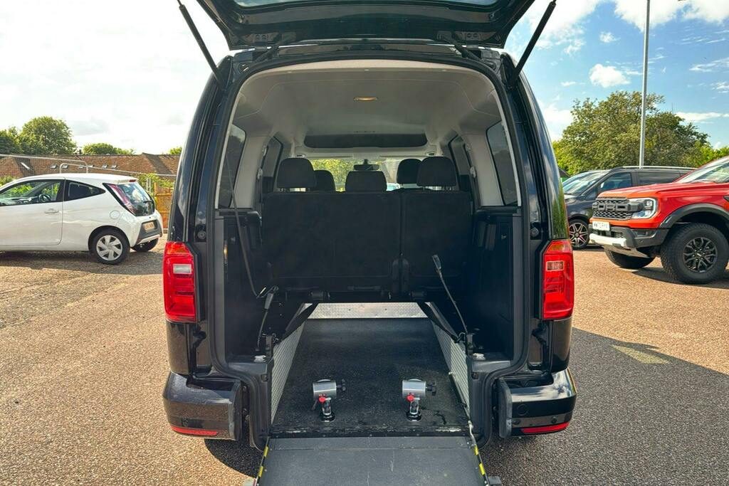 Volkswagen Caddy Maxi Life 2L Null Red #15