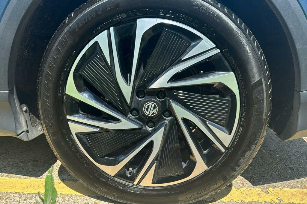MG  64Kwh Trophy Long Range Black #25