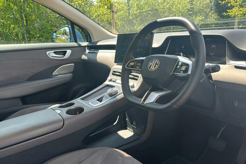 MG  64Kwh Trophy Long Range Black #9