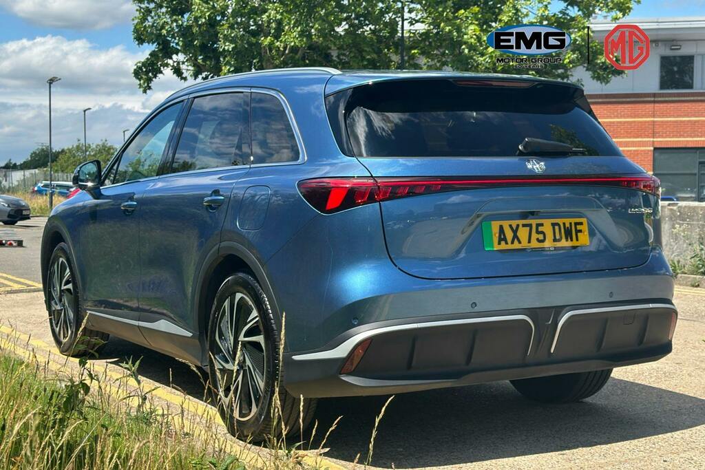 MG  64Kwh Trophy Long Range Black #4