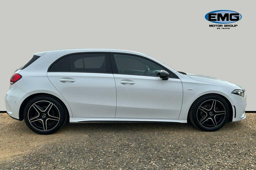 Mercedes-Benz A Class 1.3 A180 Amg Line Edition Executive Hatchback White #3