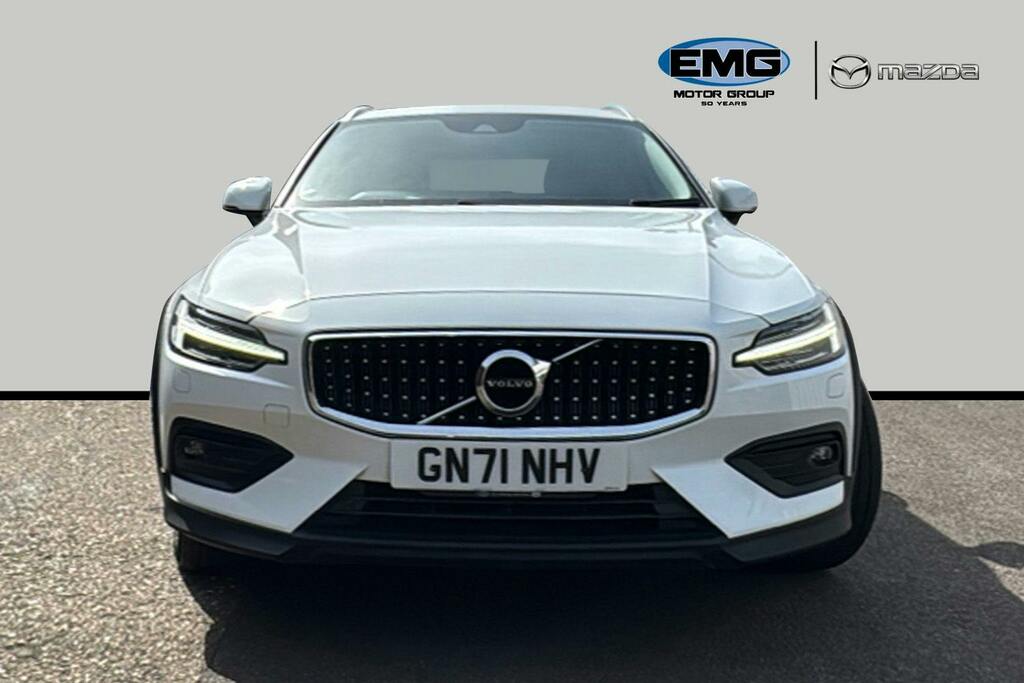 Volvo V60 Cross Country 2.0 B5 Mhev Estate Hybrid Awd S White #2