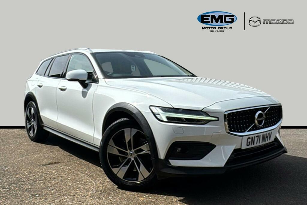 Volvo V60 Cross Country 2.0 B5 Mhev Estate Hybrid Awd S White