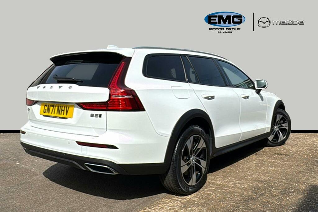 Volvo V60 Cross Country 2.0 B5 Mhev Estate Hybrid Awd S White #6