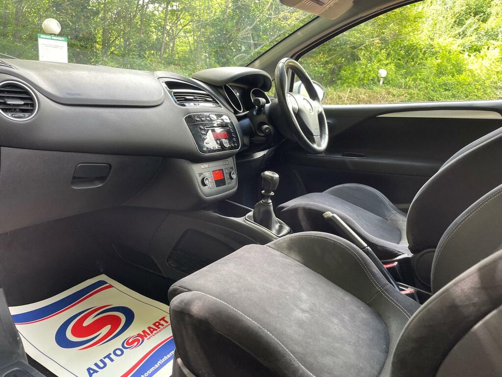Fiat Punto Hatchback White #18