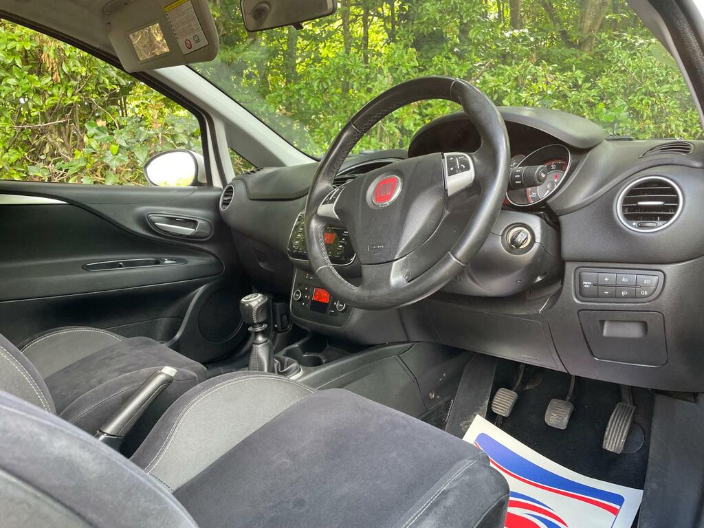 Fiat Punto Hatchback White #13
