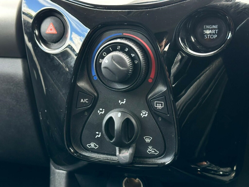 Peugeot 108 108 Active Black #42