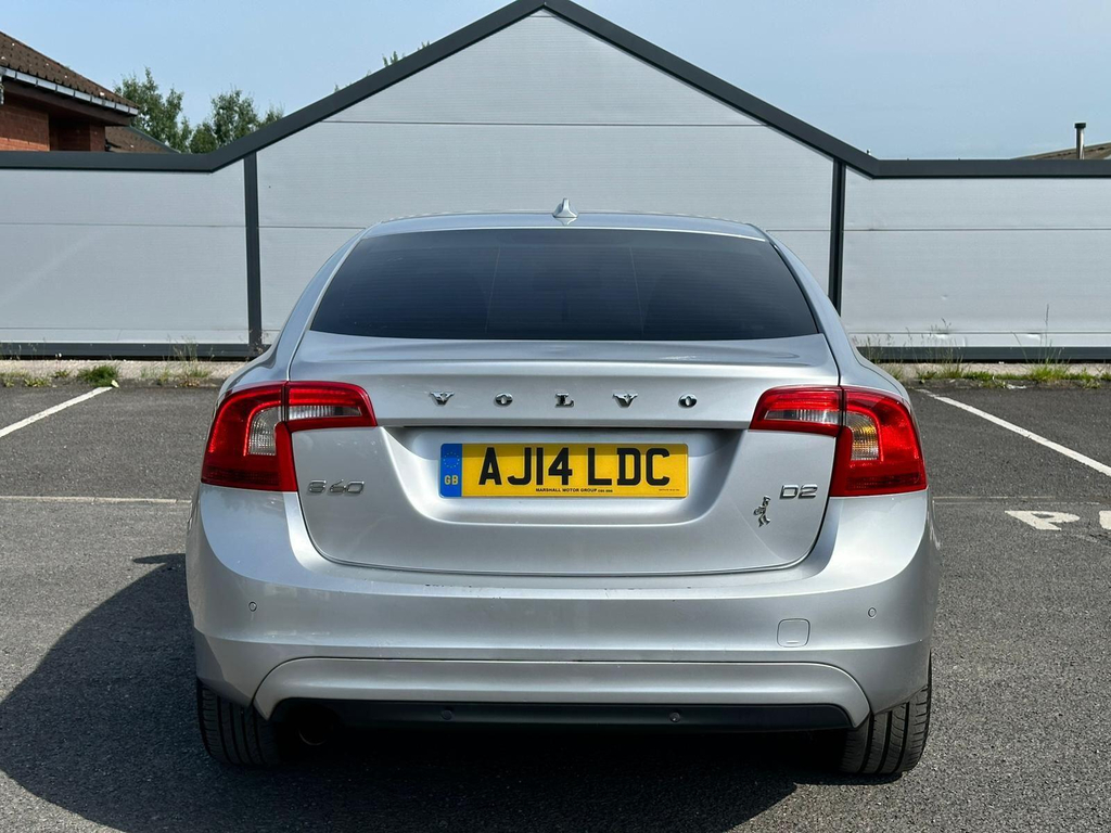 Volvo S60 R-design Lux White #11