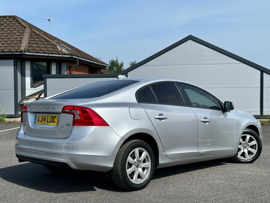 Volvo S60 R-design Lux White #16