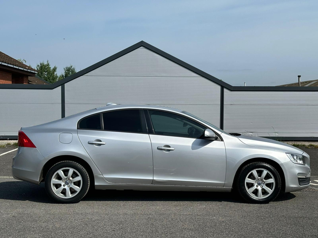 Volvo S60 R-design Lux White #14