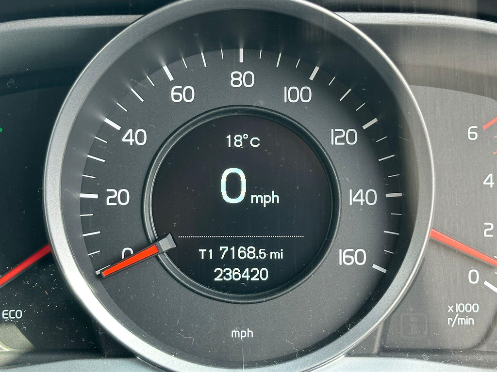 Volvo S60 R-design Lux White #31