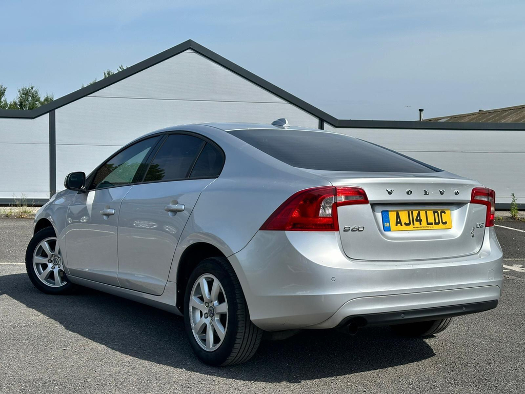Volvo S60 R-design Lux White #10
