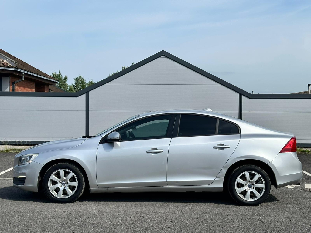 Volvo S60 R-design Lux White #8