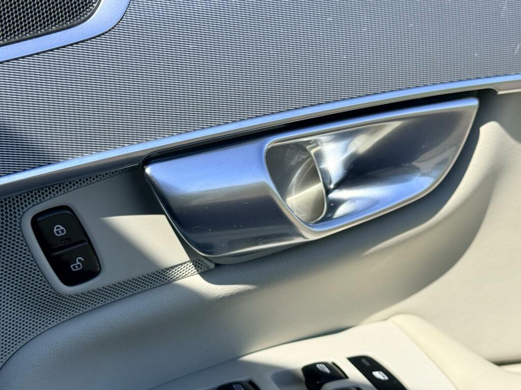 Volvo XC90 T5 2.0 Momentum Awd #24