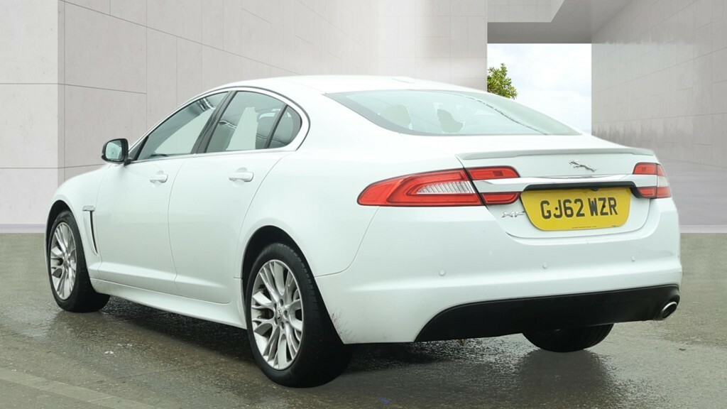 Jaguar XF 2.2 D Sport White #3