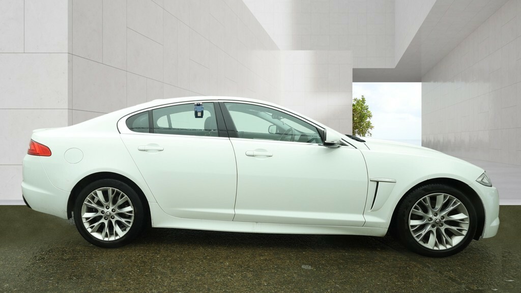 Jaguar XF 2.2 D Sport White #5