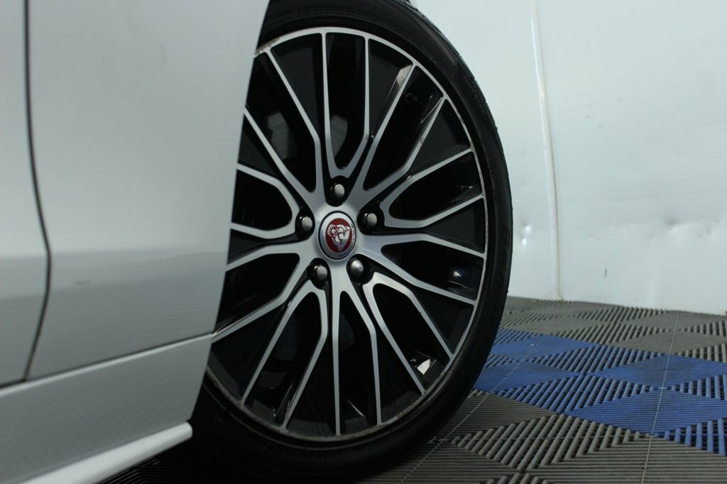 Jaguar XE 2L R-dynamic S YE19OZZ White #2