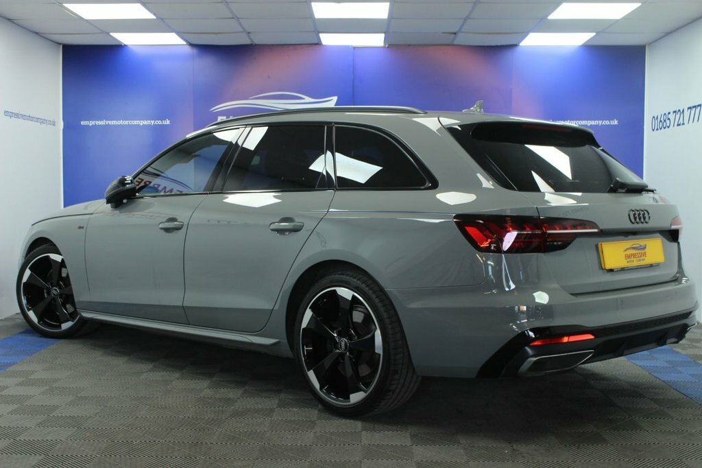 Audi A4 Avant 2L Black Edition Grey #3