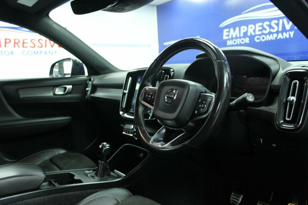Volvo XC40 2L R-design Black #4