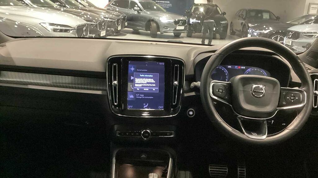 Volvo XC40 T3 R-design Black #5