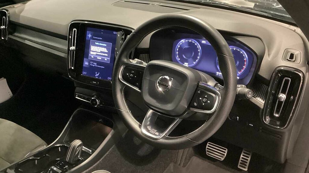 Volvo XC40 T3 R-design Black #4