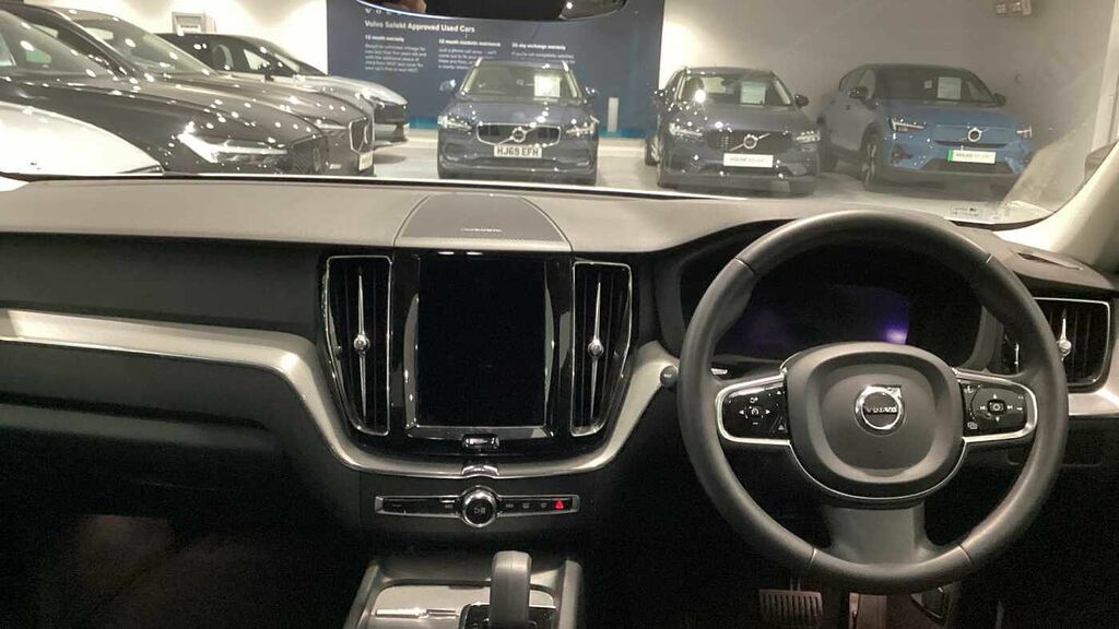 Volvo XC60 Plus, B4 Mild Hybrid, Dark HK72JZX White #5